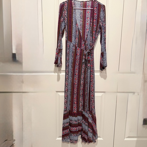 Elegant Boho Maxi Wrap Dress - Picture 2 of 8